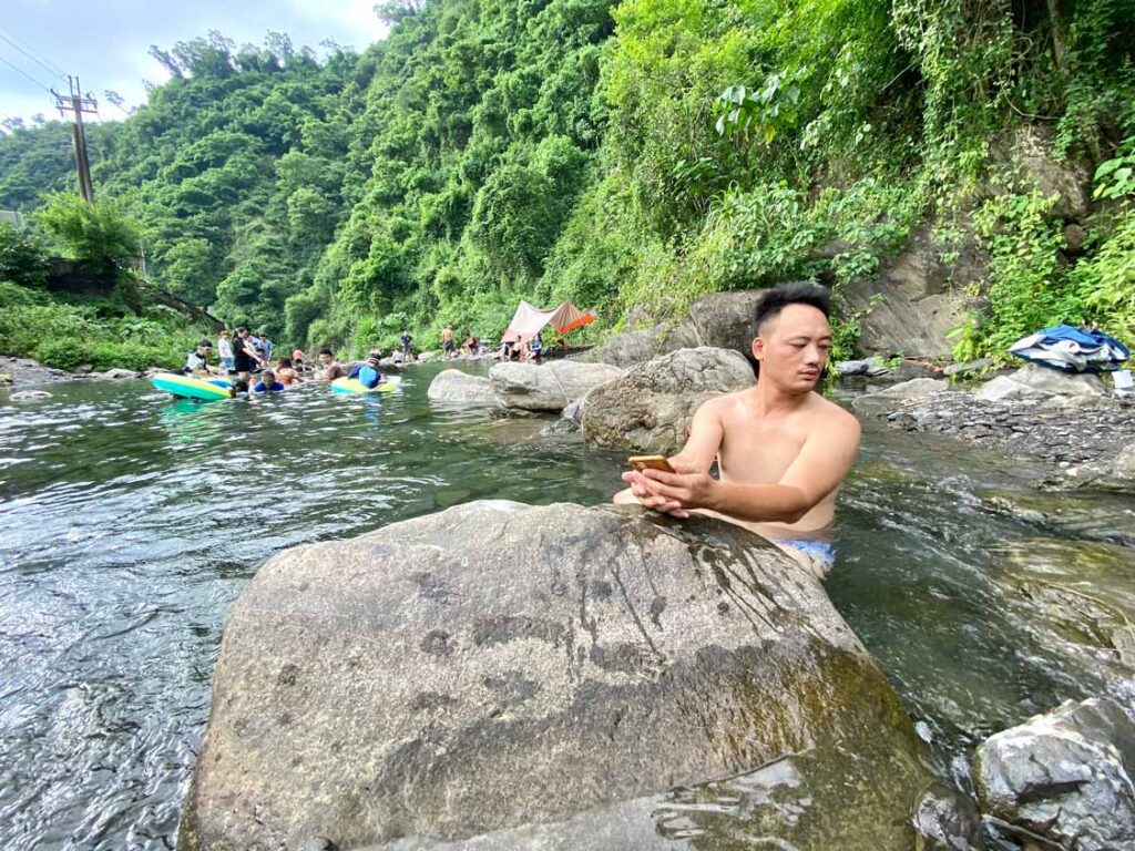 車庫燒烤 團體烤肉食材器材服務廠商 全台宅配 屏東泰武鄉萬安親水公園野溪烤肉野炊 浸泡萬安溪溪水小