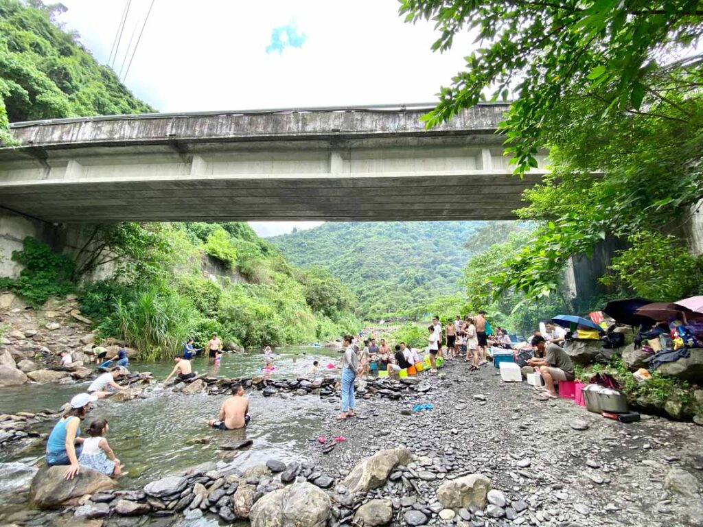 車庫燒烤 團體烤肉食材器材服務廠商 全台宅配 屏東泰武鄉萬安親水公園野溪烤肉野炊 萬安親水公園橋下一景小